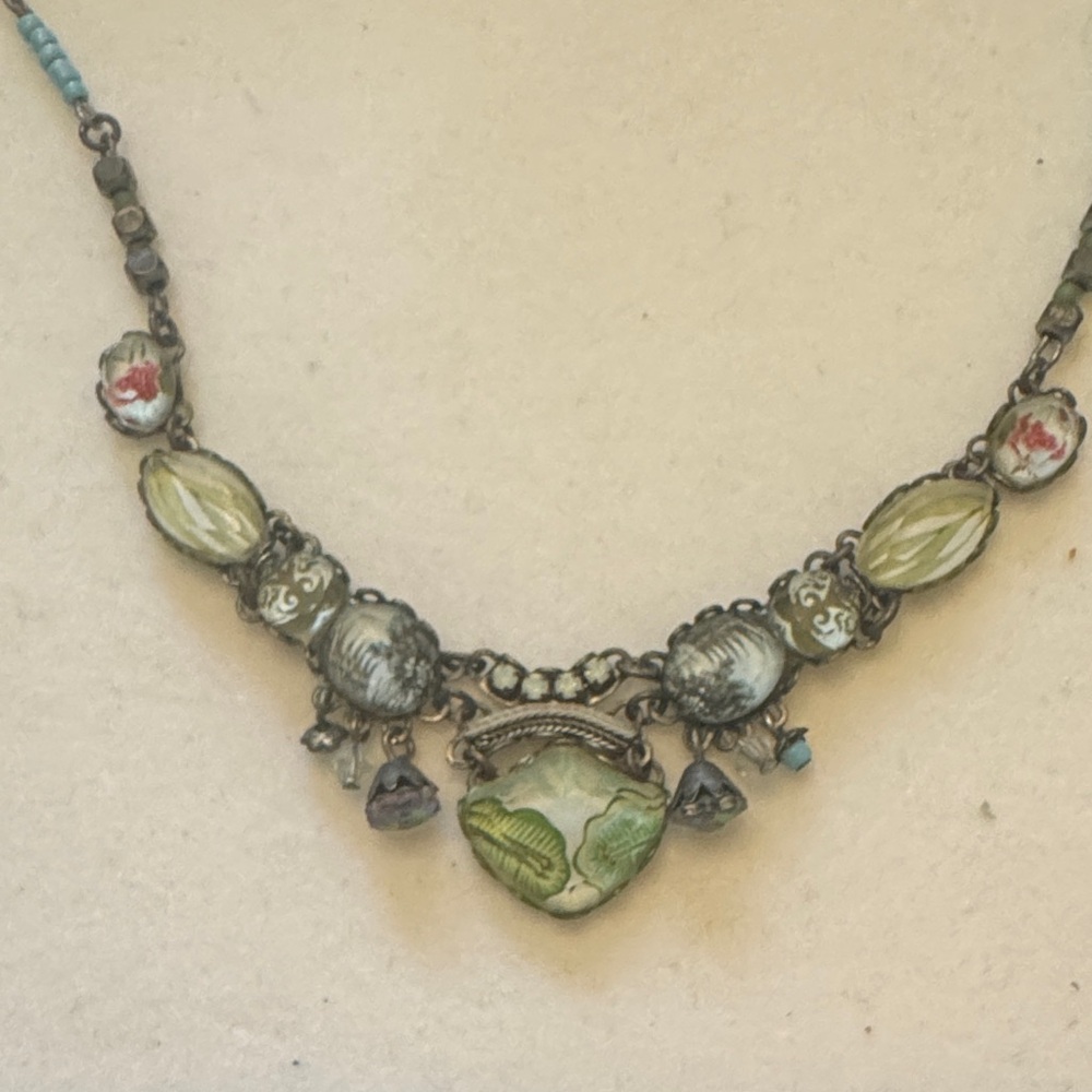 Vintage-Inspired Silver and Green Necklace - Picture 2 of 4